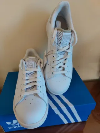 Adidas Stan Smith Blancas y beige