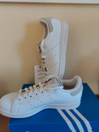 Adidas Stan Smith Blancas y beige