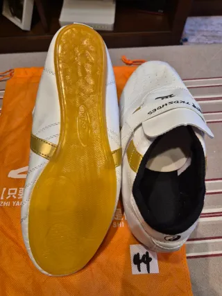 Zapatos Taekwondo TKDSHDES Blancos Dorados numer44