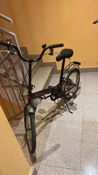 Bicicleta plegable negra