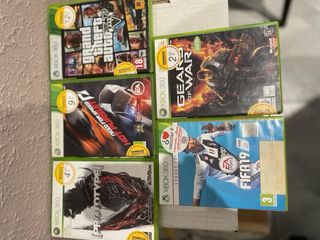 Xbox 360 Negra con 3 Mandos y 5 Juegos