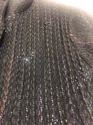 Abrigo Antonio Banderas Negro con Detalles Platead