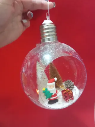 Palla di Natale con luci e Babbo Natale