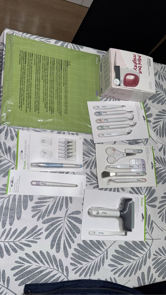 Lote Cricut: Mini Press, Herramientas y Tapete