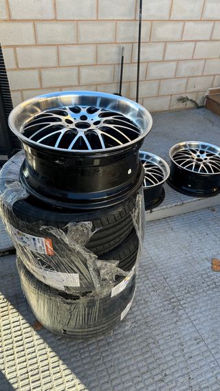 Llantas tipo BBS negras con aro pulido 19”