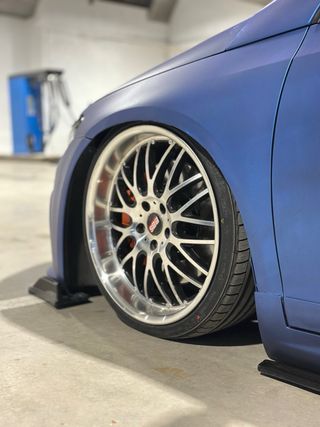 Llantas tipo BBS negras con aro pulido 19”