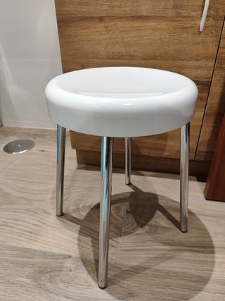 Taburete blanco
