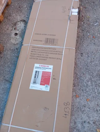 Armario escobero metálico