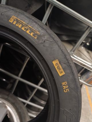 2 Neumáticos Pirelli Competición Sliks RA5