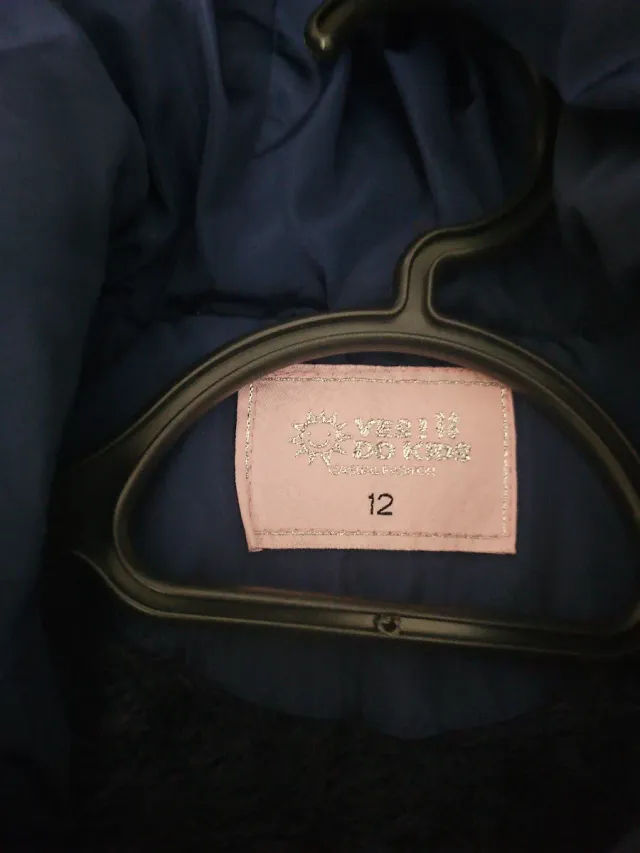 Anorak azul con capucha y pelo