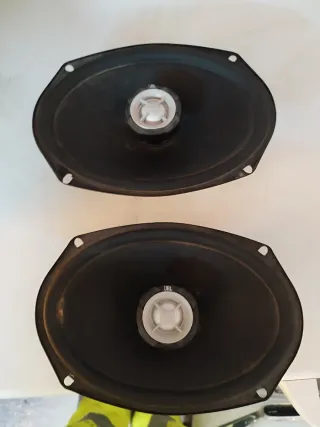 Se vende subwoofer,etapa de potencia y altavoces