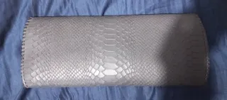 Cartera de piel negra