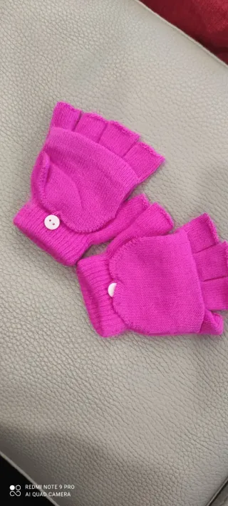 Guanti bambina fucsia con bottone