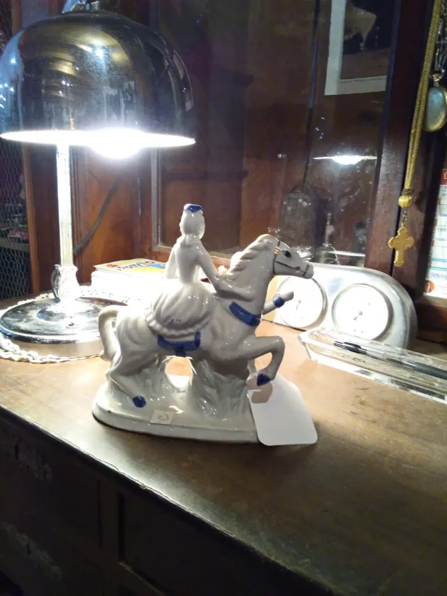 Centro de porcelana figura pareja caballo