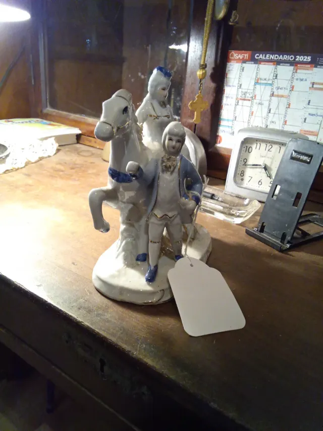 Centro de porcelana figura pareja caballo