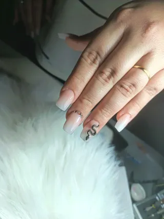 Uñas Acrílicas Diseño Serpiente y Brillantes