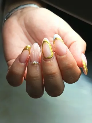 Uñas Acrílicas Diseño Serpiente y Brillantes