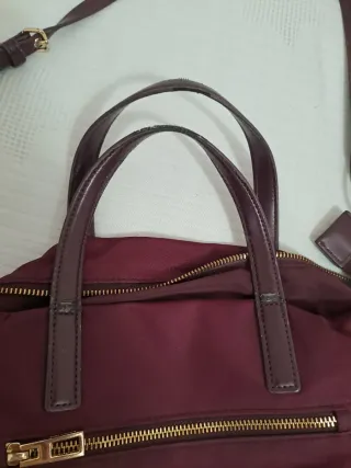 Dos bolsos Bimba y Lola azul marino y burdeos.