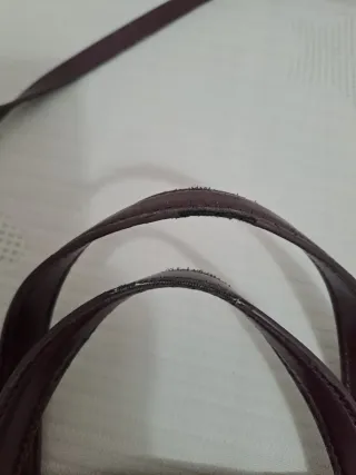 Dos bolsos Bimba y Lola azul marino y burdeos.