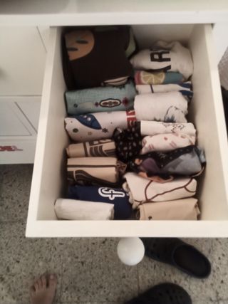 Cómoda de madera blanca