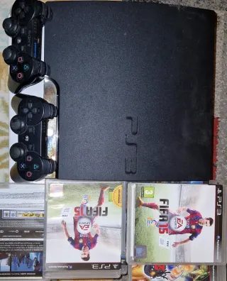 Consola PS3 CECH-2504B con 2 mandos y 8 juegos