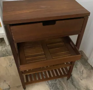Mesa auxiliar de madera