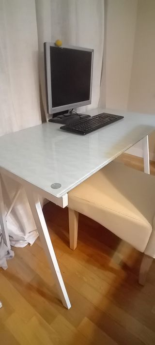 Escritorio cristal blanco y metracrilato
