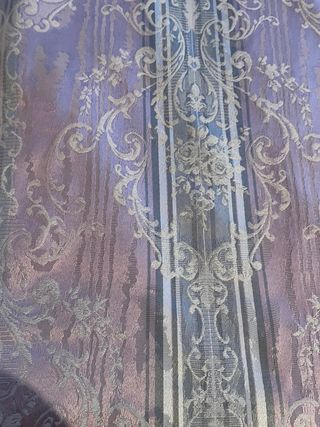 Tejido malva adamascado con detalles grises