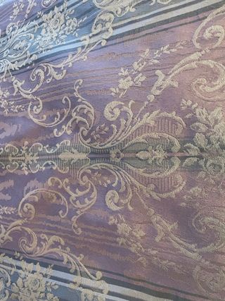 Tejido malva adamascado con detalles grises