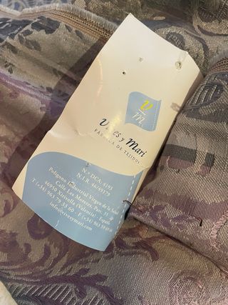 Tejido malva adamascado con detalles grises