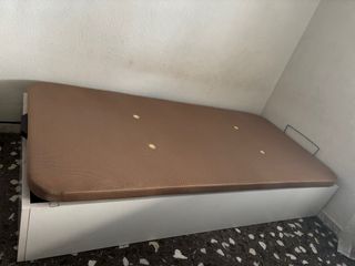 Canapé abatible beige y blanco