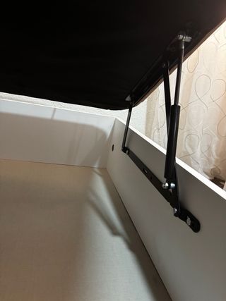 Canapé abatible beige y blanco