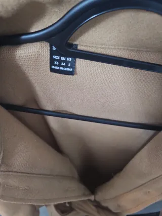 Chaqueta beige con cinturón