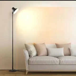 Lámpara de pie negra moderna