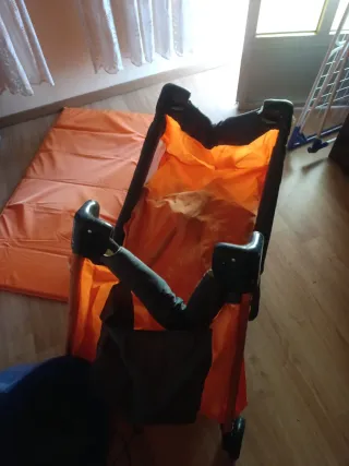 Cuna de viaje plegable naranja