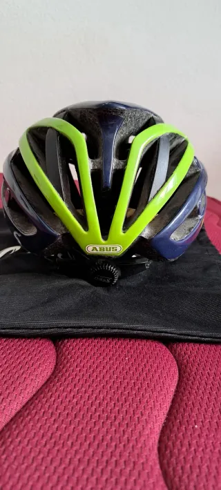 Casco Abus Movistar Team