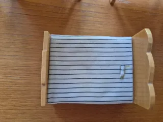 Muebles de madera para casa de muñecas