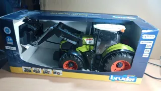 Tractor Bruder Claas 260 con pala