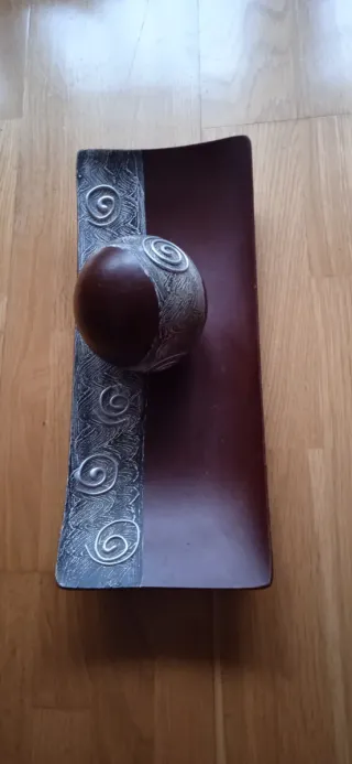 Bandeja decorativa con esfera