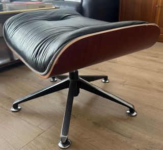 Poggiapiedi in pelle e legno