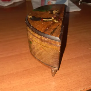 Antiguo joyero de madera pintado