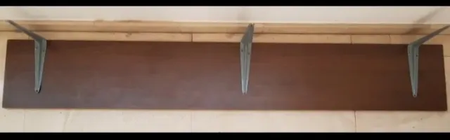 Scaffale in legno massello con squadrette