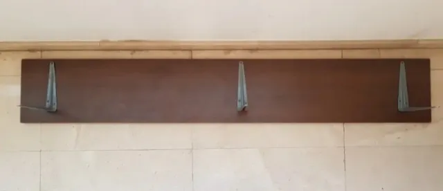 Scaffale in legno massello con squadrette