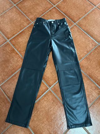 Pantalones negros polipiel Bershka Talla S