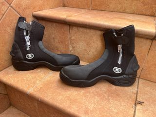 Botas de buceo negras con cremallera talla L