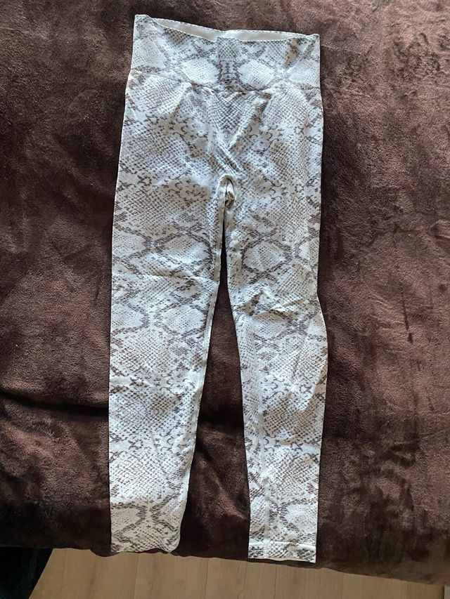 Pantalones de estampado serpiente