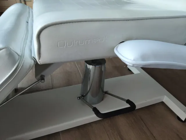 Camilla QUIRUMED estética hidráulica y giratoria