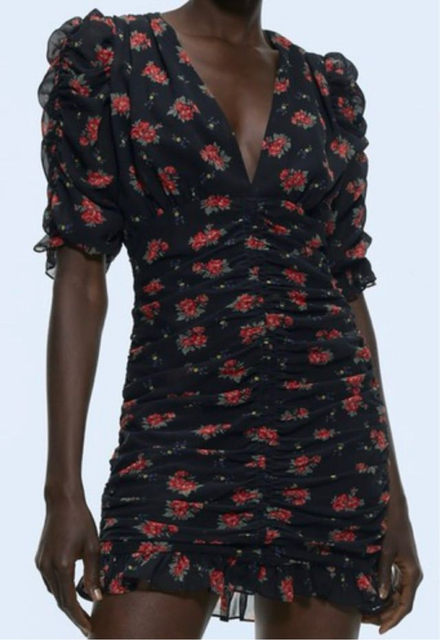 Vestido negro flores drapeado