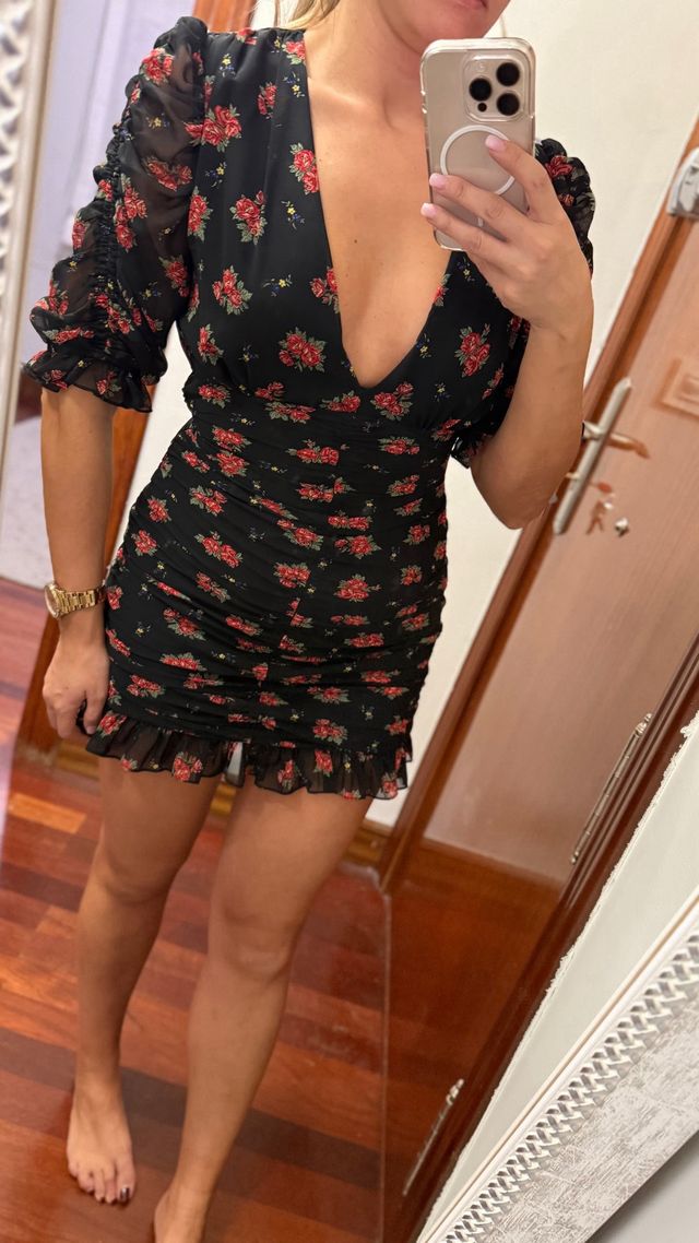 Vestido negro flores drapeado