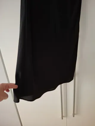 Falda midi satinada negra Talla M